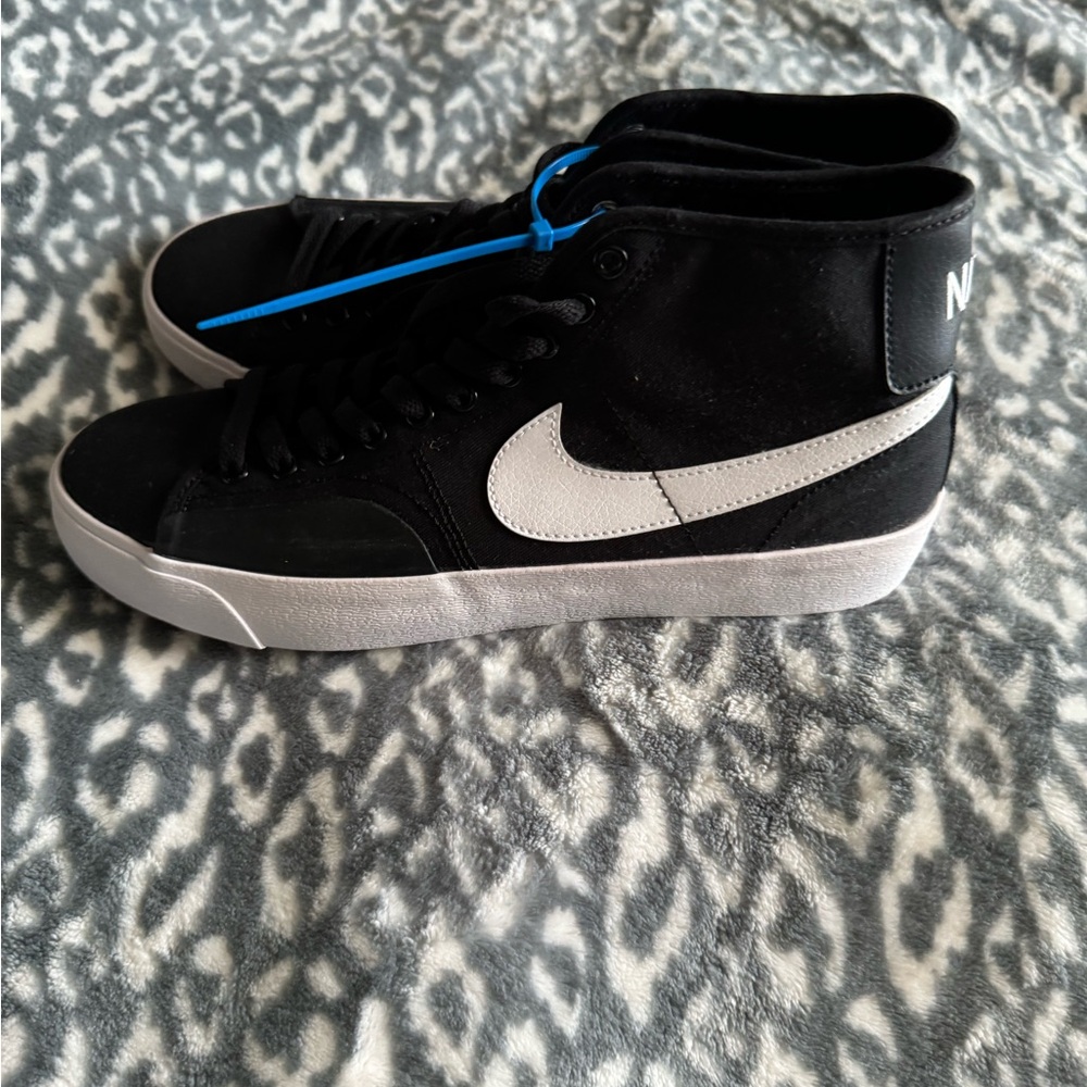 Nike SB Black Canvas Blazer Court Mid - Picture 3 of 7